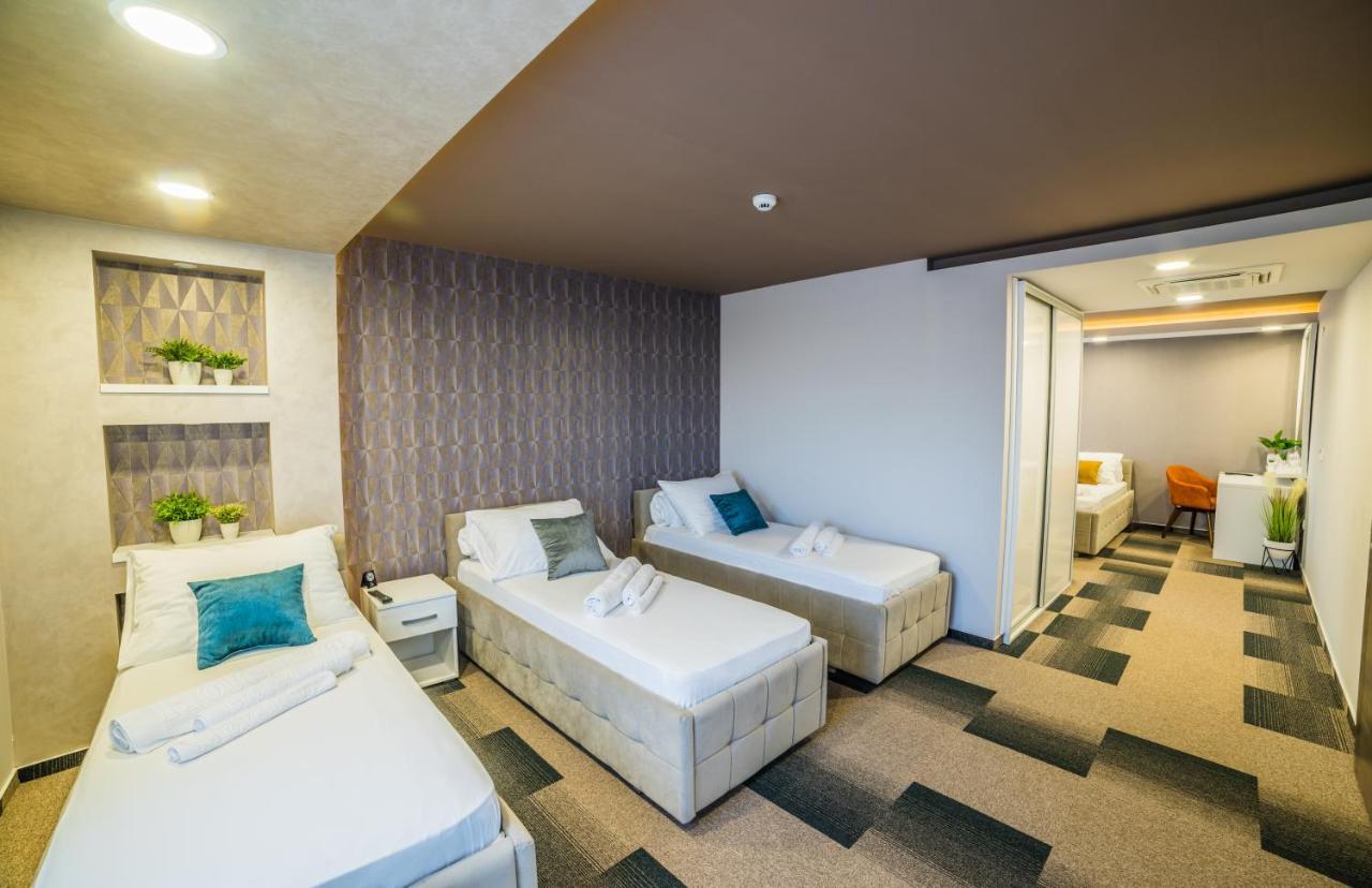 Hotel River 4*